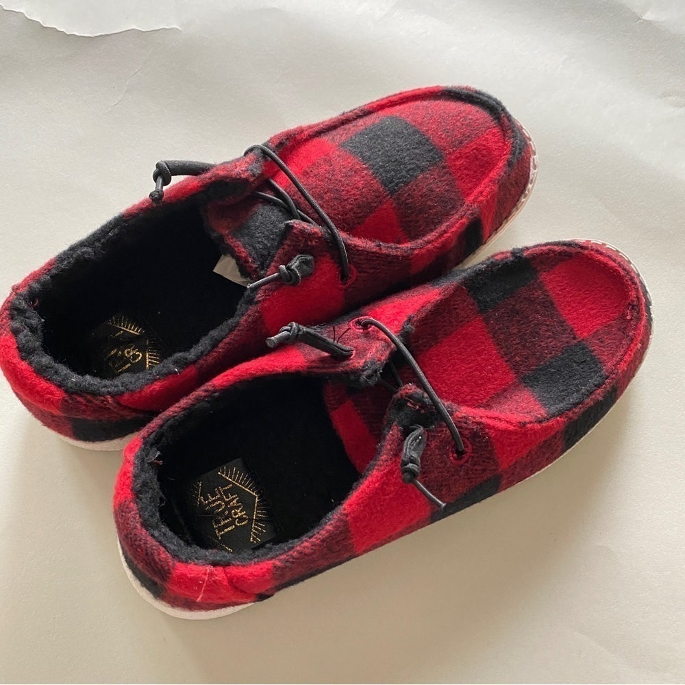 True Craft Size 7.5M Women’s Ref /Black Plaid Shoes - Picture 2 of 9